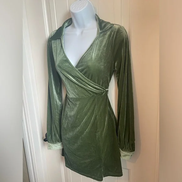 NWT Cider Belted Sage Green Velvet Mini Dress, Size Small - Picture 5 of 11